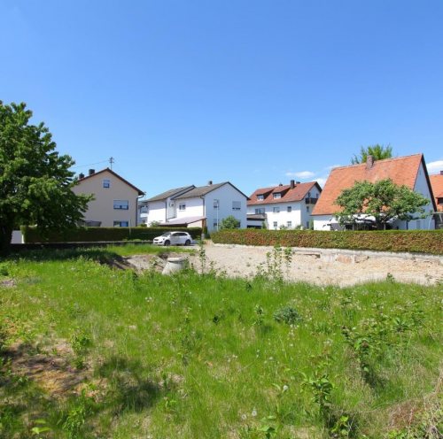 Ebenes Grundstück   voll erschlossen