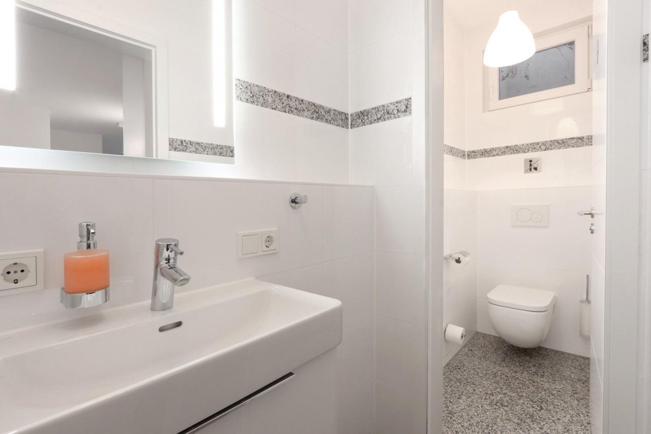 K1600 WBL169c KG WC 01