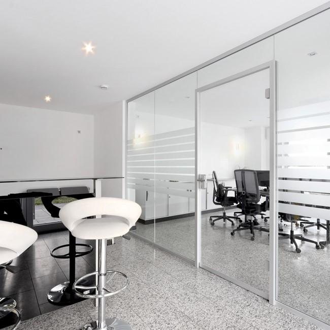 modernes Gewerbeb&uuml;ro mit innovativer Loxone-Smart-Technik