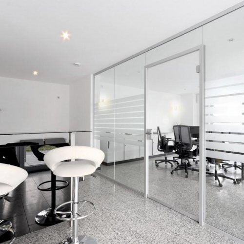 modernes Gewerbeb&uuml;ro mit innovativer Loxone-Smart-Technik